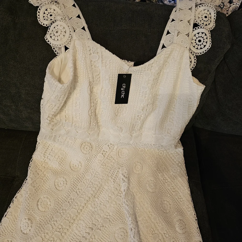 ✨ City Chic Dainty Lace Dress – Size 18M | NWT | Ivory ✨ - Picture 4 of 4